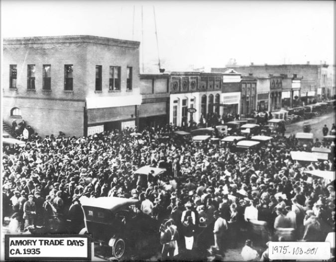 Downtown Amory during trade days in 1935